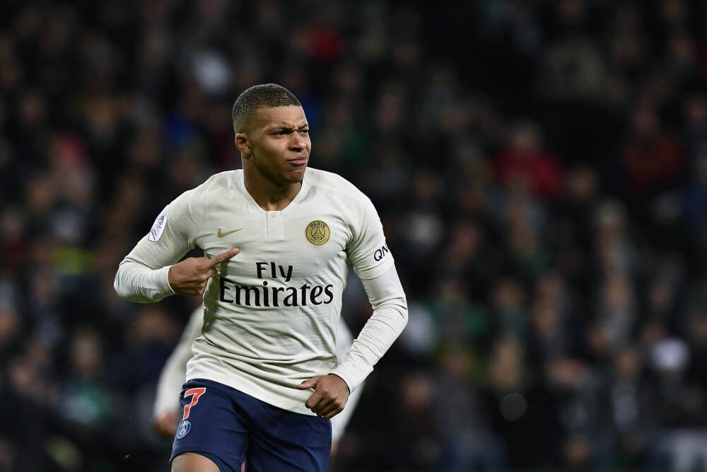 早日康复！奥坎波斯遭遇单侧面瘫，病因可能与病毒感染有关